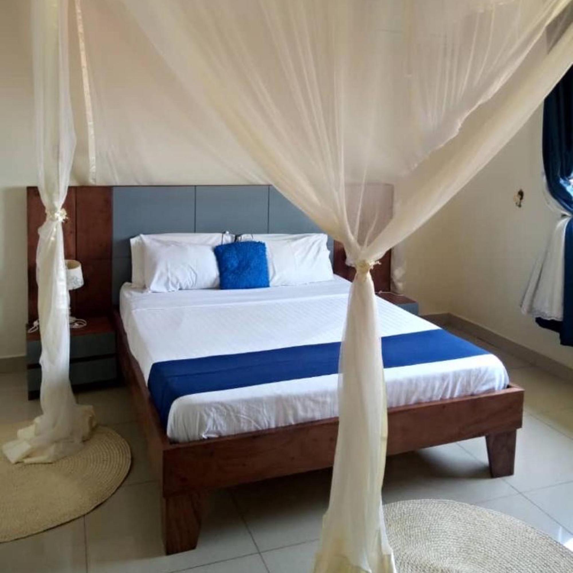 The Abode Apartments Lake View & Breakfast Suite Near Beach Entebbe Exteriör bild