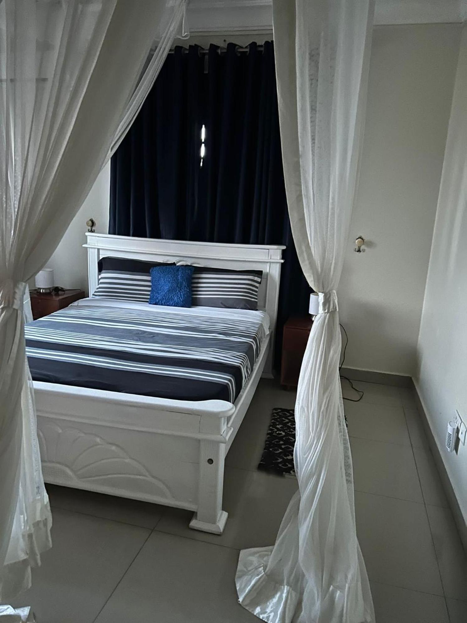 The Abode Apartments Lake View & Breakfast Suite Near Beach Entebbe Exteriör bild