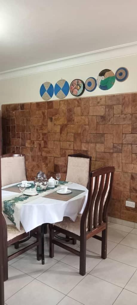 The Abode Apartments Lake View & Breakfast Suite Near Beach Entebbe Exteriör bild