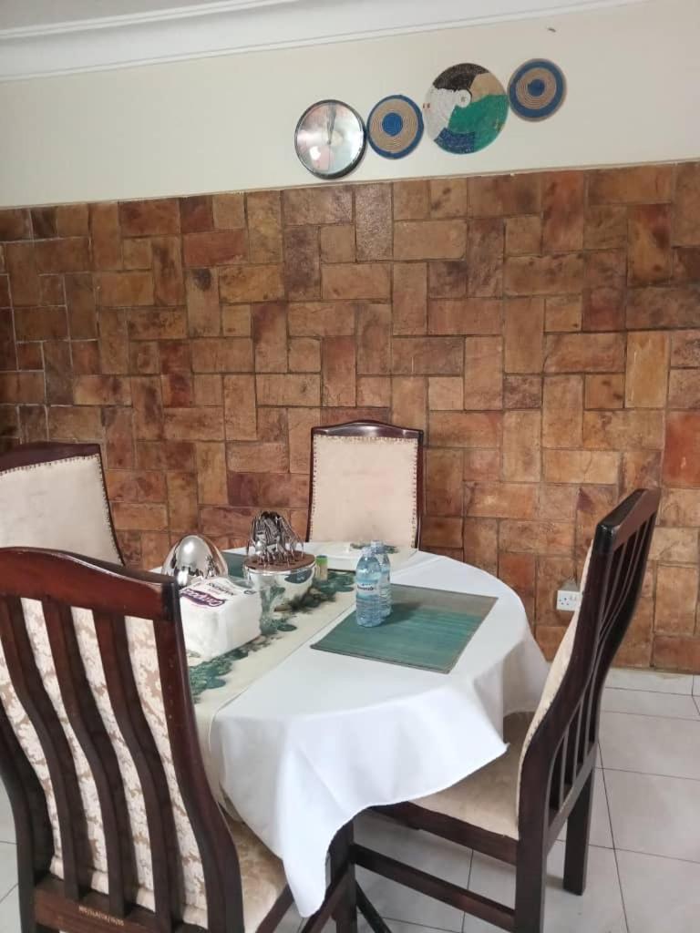 The Abode Apartments Lake View & Breakfast Suite Near Beach Entebbe Exteriör bild