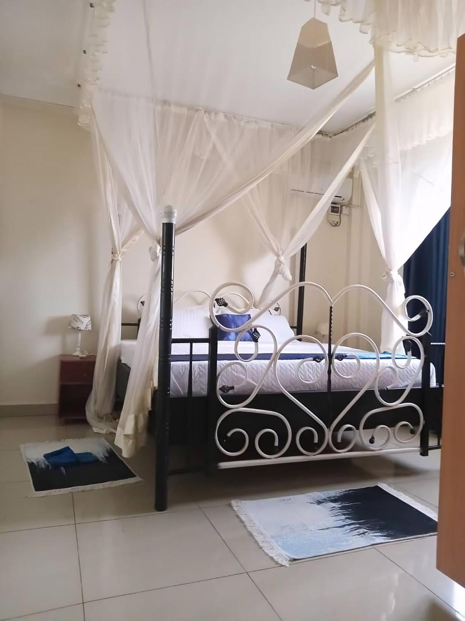 The Abode Apartments Lake View & Breakfast Suite Near Beach Entebbe Exteriör bild