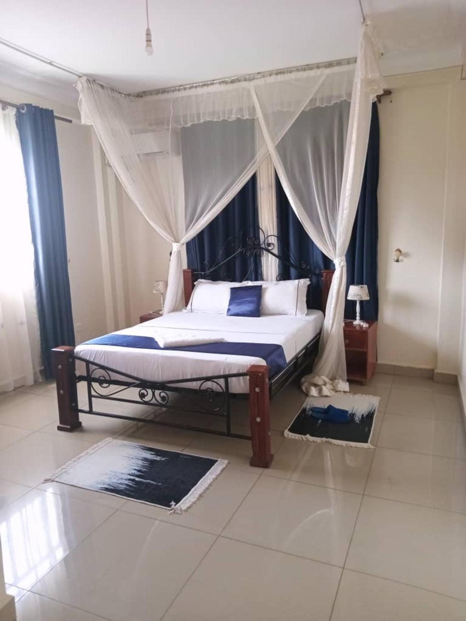 The Abode Apartments Lake View & Breakfast Suite Near Beach Entebbe Exteriör bild